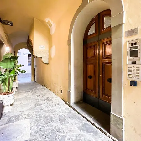 Stile & Comfort Near P. Signoria Флоренция